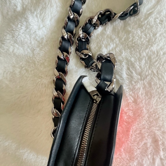 Round Statement Shop Purse - Picture 7 of 8